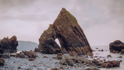 Rock stones shore 4k wallpaper