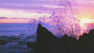 Rocks splash sea 4k wallpaper