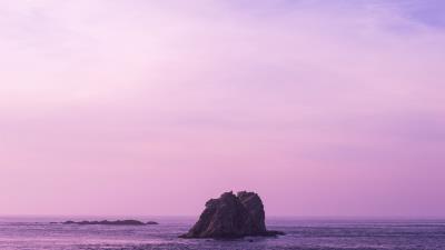 Sea stone sky lilac 4k wallpaper