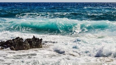 Sea surf foam shore 4k wallpaper