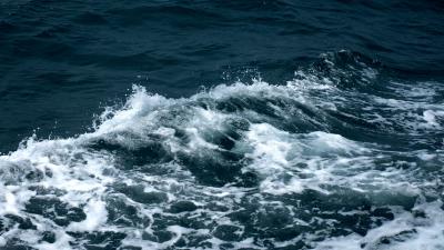 Sea waves foam spray 4k wallpaper