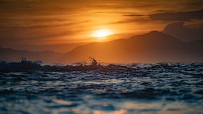 Sea waves splash 4k wallpaper