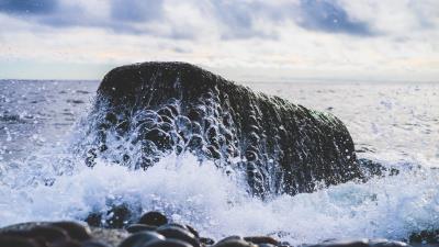 Sea waves spray stones 4k wallpaper