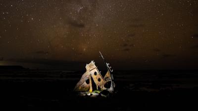 Ship debris starry sky 4k wallpaper