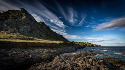 Slope stones sea 4k wallpaper