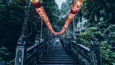 Stairs chinese lanterns climb 4k wallpaper