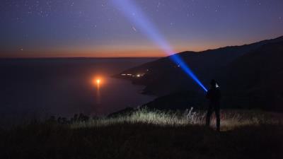 Starry sky loneliness flashlight 4k wallpaper