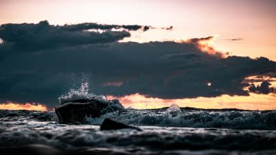 Stone spray clouds 4k wallpaper