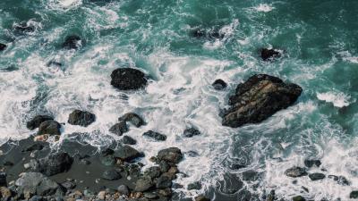 Stones sea foam 4k wallpaper