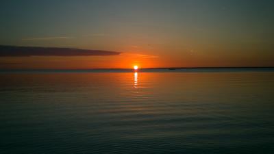 Sunset glare sea 4k wallpaper