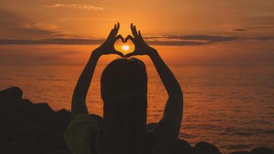 Sunset heart hands back 4k wallpaper