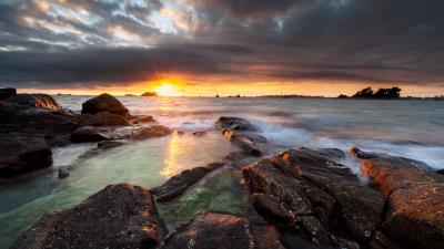 Sunset rays stones 4k wallpaper