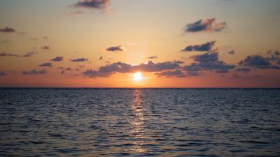 Sunset sea waves 4k wallpaper