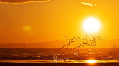 Sunset spray sea 4k wallpaper