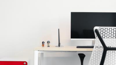 Room monitor table 4k wallpaper