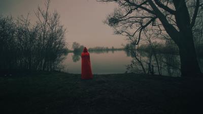 Silhouette red cloak 4k wallpaper