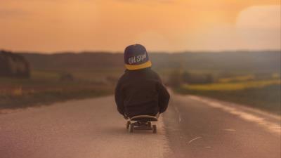 Skateboard child fog 4k wallpaper