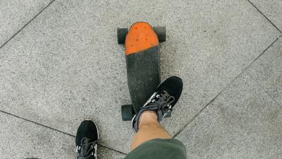Skateboard legs sneakers 4k wallpaper