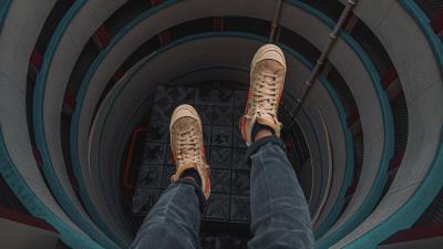 Sneakers legs hatch 4k wallpaper