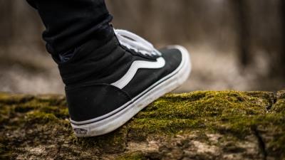 Sneakers shoes legs 4k wallpaper