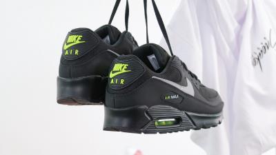 Sneakers style laces 4k wallpaper