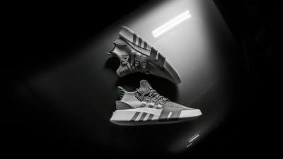 Sneakers stylish sports bw 4k wallpaper