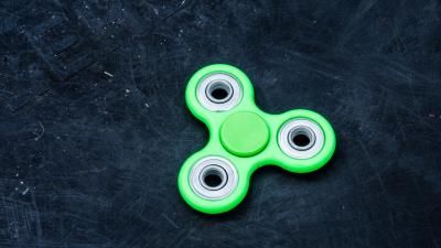 Spinner blades lobed toy 4k wallpaper