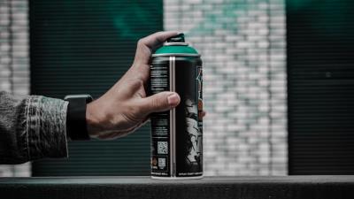 Spray can paint hand 4k wallpaper