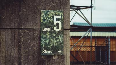 Staircase building signpost 4k wallpaper