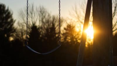 Swing winter sunset 4k wallpaper