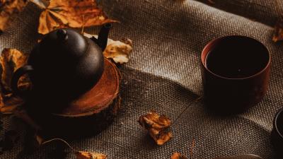 Teapot autumn leaves 4k wallpaper