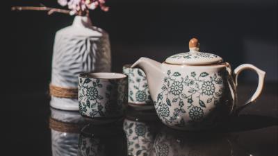 Teapot cups vase 4k wallpaper