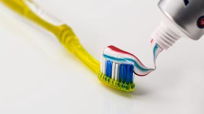 Toothbrush toothpaste hygiene 4k wallpaper