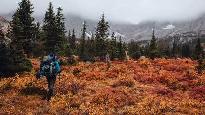 Tourist travel hike 4k wallpaper