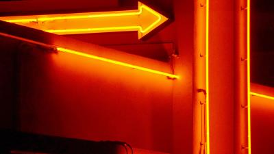 Arrow neon glow 4k wallpaper