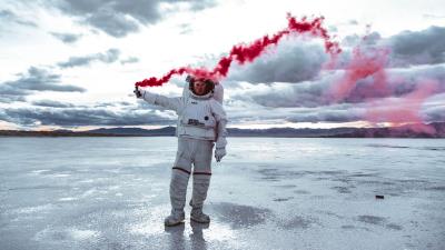 Astronaut spacesuit colored smoke 4k wallpaper