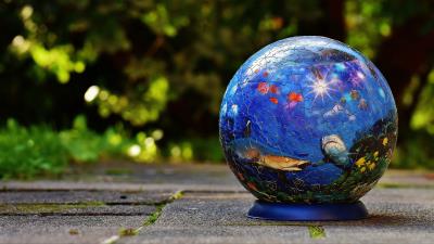 Ball puzzles underwater drawing 4k wallpaper