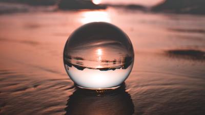 Ball water reflection 4k wallpaper