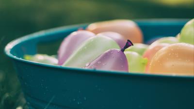 Balloons container water 4k wallpaper