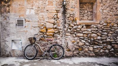 Bicycle wall building street 4k wallpaper