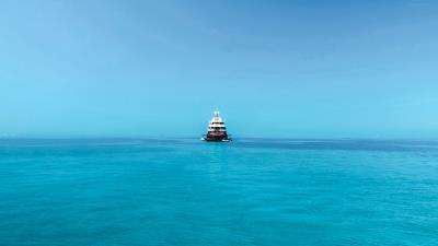 Boat front view sea 4k wallpaper