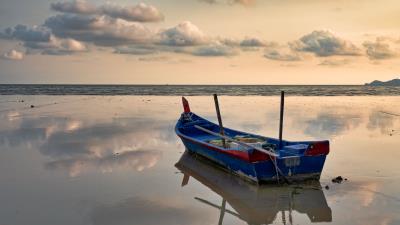 Boat sea horizon 4k wallpaper