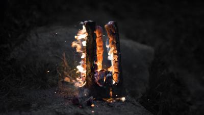 Bonfire coals firewood 4k wallpaper