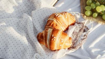 Book hat croissant 4k wallpaper