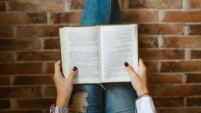 Book reading girl 4k wallpaper