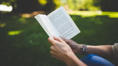 Book reading hands 4k wallpaper