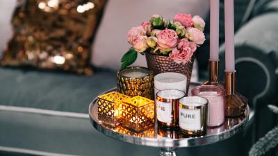 Bouquet candles table 4k wallpaper