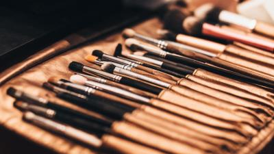 Brushes cosmetics set 4k wallpaper
