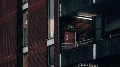 Building facade balcony 4k wallpaper