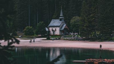 Building lake trees 4k wallpaper